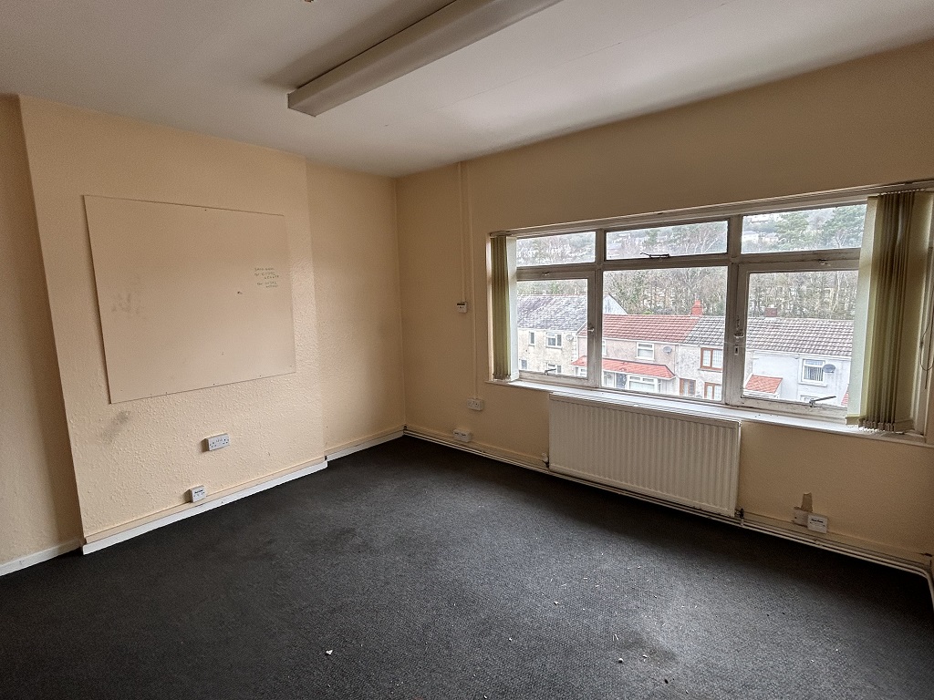 Internal view of an empty room with large window