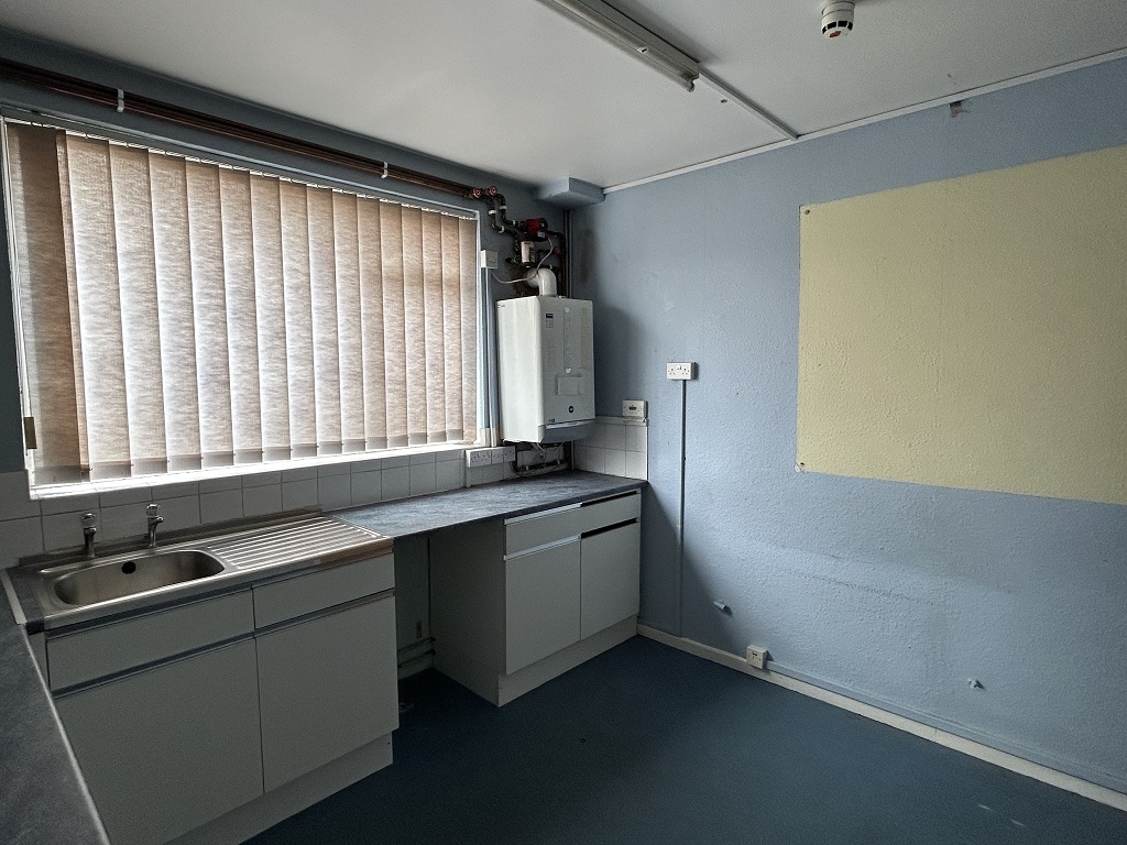 Internal view of a semi-furnished kitchen